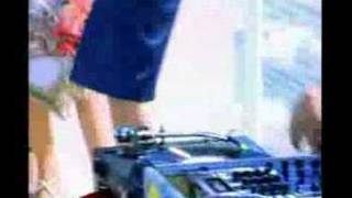 DJ Ximfeyl : Tempo Featuring Manola, &quot;Everybody Get Up&quot;