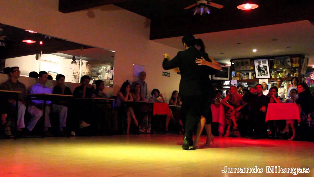 CRISTIAN CORREA Y FATIMA VITALE EN LA MILONGA 10 (Tango)