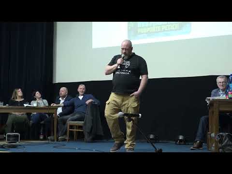 Celá beseda občanů s odborníky v Mimoni proti výstavbě největšího větrného parku v ČR