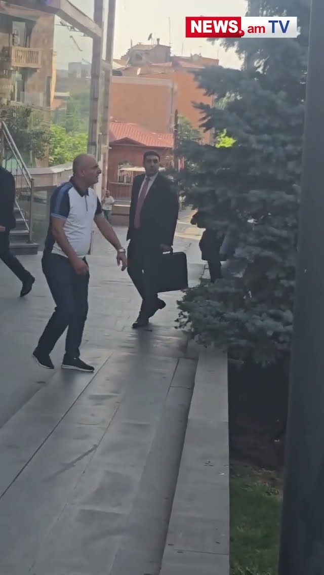 Փաշինյանը եկավ ՔՊ. նրան դիմավորեցին Ռուբեն Ռուբինյանն ու Արուսյակ Մանավազյանը