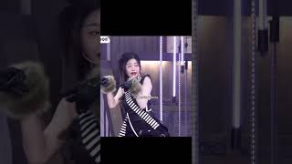 Download lagu Wonyoung flinched by stage set light 😭 #wonyoung #ive #kpop mp3