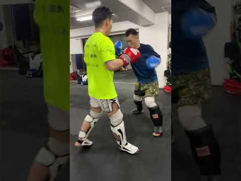 #ローキック #KO #マススパーリング #キックボクシング #奥足ロー #右ロー #インロー #sparring #kickboxing #lowkick #down #ダウン #スパーリング