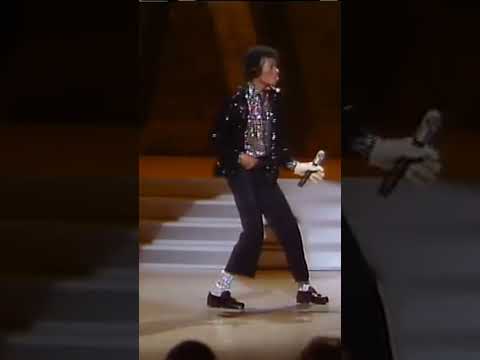 The First Moonwalk in Michael Jackson on 1983