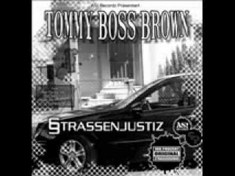 Tommy Boss Brown - Schienbein gegen Schienbein