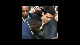 Download lagu A difference between #Sehun when he's in crowds and other artists haha ​​it's cute Sehun 🤣🫂#exo mp3