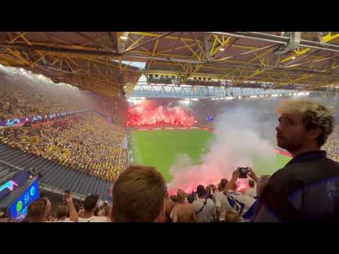 Borussia Dortmund - FC Copenhagen 06.09.2022 gelbe mauer PYRO