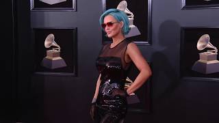 Jenny McCarthy on The Red Carpet | Fashion Cam | 60th GRAMMYs