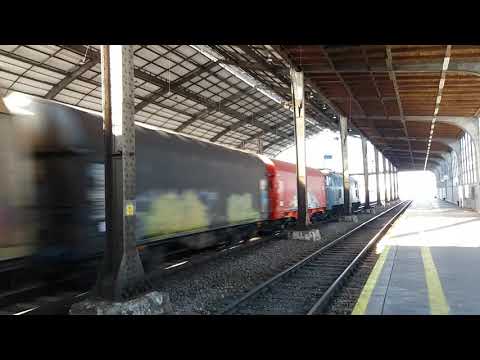 ET22 z kontenerami i platformami przelotem przez Legnicę. 04.07.2018 r.