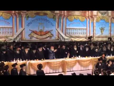 Bobov rebbe dancing at big Bobov wedding nigun skulen