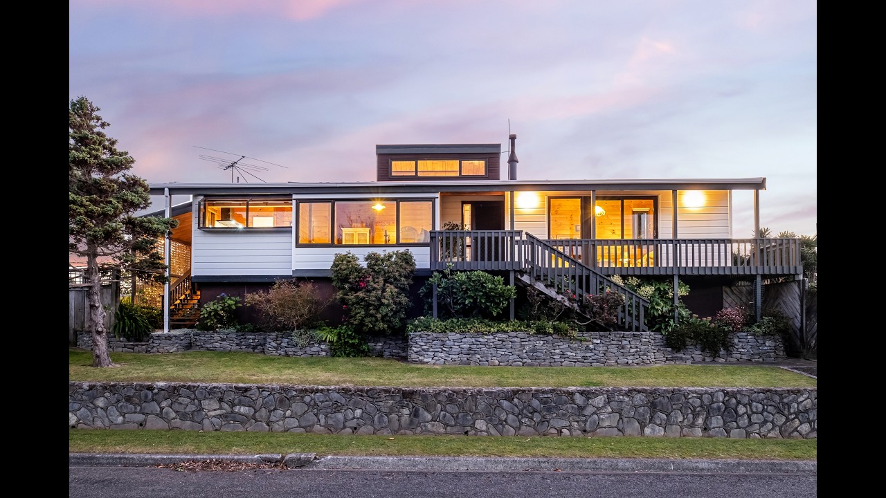 Character Sun-Filled Home with Bonus Studio