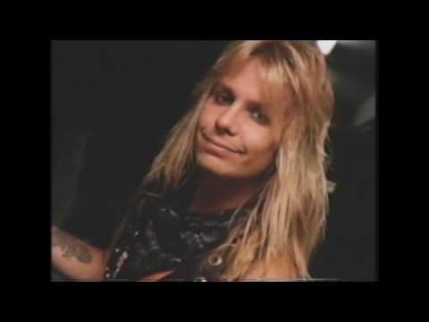 Videoclip de Rattlesnake Shake — Mötley Crüe