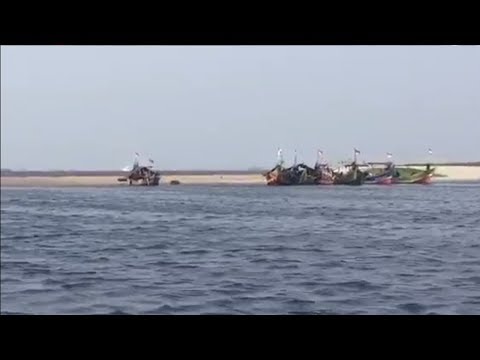 Melihat Daratan Buatan Di Pantai Ancol, Berpasir Putih dan Ditumbuhi Pepohonan