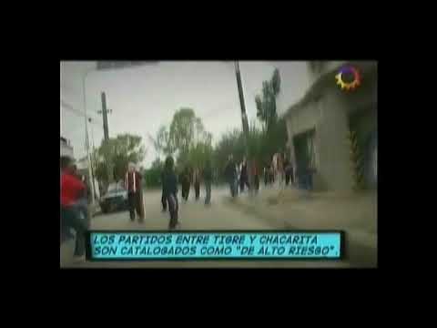 Chacarita corriendo de local con Tigre en cancha de Almagro