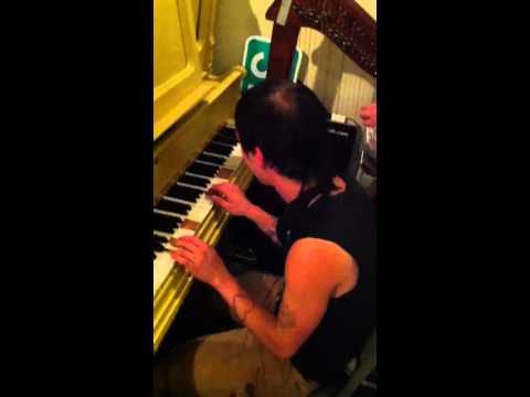 Spontaneous duet: Jonny Nothings & Amanda Grzadzielewski