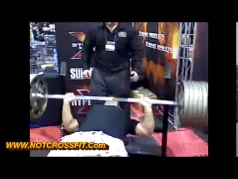 Flat bench 585 LB for 7 reps RAW at the Arnold classic