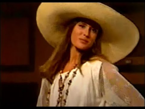 AMERICAN INTERNATIONAL MODELS SCHOOL - A LA HORA DEL TE - APERTURA DESFILE