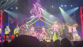 incredible show and special effects on Utopia of the seas All In Royal Carribean ots