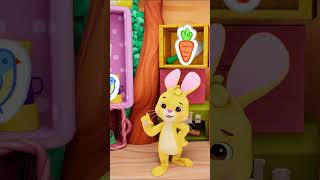 Pooh Bear and Rabbit decorate cards with stickers! 🐰 | Playdate with Winnie the Pooh | Disney Jr.⁩