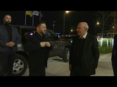 Video | Ukrainian's Zelensky tours Rafale facility in Paris | AFP