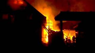preview picture of video 'Incendiu Radauti str Volovatului 17 aprilie 2009 - video2'