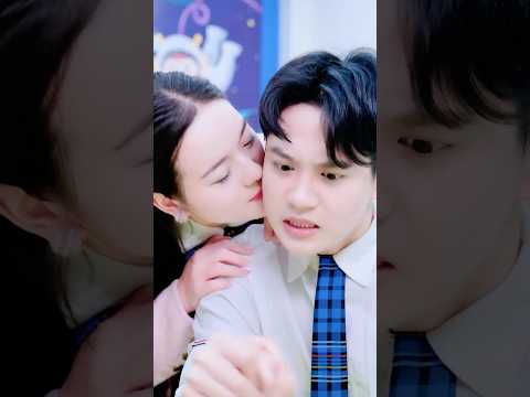 Surprise Attack! Guess Who’s the Real Winner? #linhchihihi #messyclassroom #schoolcrush #schooldrama