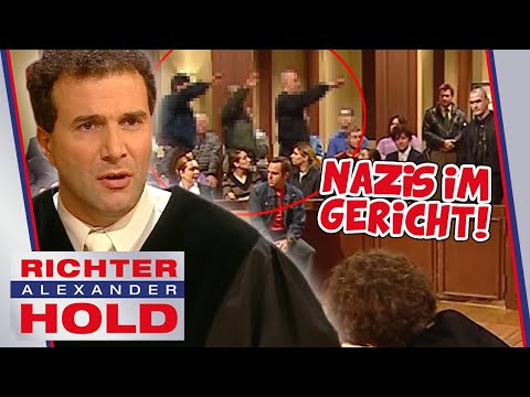 VERBOTENER NAZIGRUß im GERICHT! 😮 Hold handelt prompt: "Ab in die JVA!" | Richter Alexander Hold