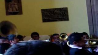 preview picture of video 'Mañanitas en la iglesia de Santa Maria Valle de bravo'