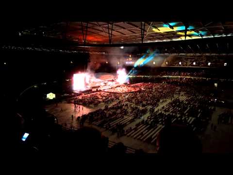 Kid Rock introducing his Musos, live at the Bon Jovi Because We Can Tour, Melbourne Australia
