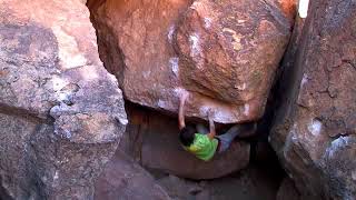 Video thumbnail of Pow Pow, V8. Sad Boulders