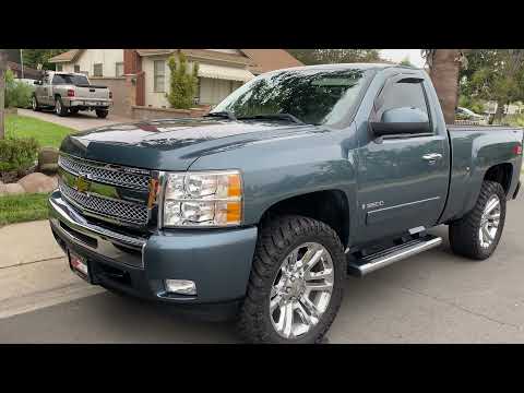 Pace Edwards retractable cover on the Z71 Cheyenne regular cab 6’6 bed