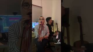 Download lagu Salma Aliyyah || Jalan Tengah (Cover) mp3 Download lagu Salma Aliyyah || Jalan Tengah (Cover) mp3