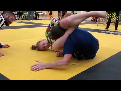 INCREDIBLE MOMENTS WITH FEMALE FIGHTERS