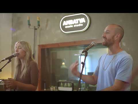 ג'יין בורדו וג'ימבו ג'יי – סתלבט בקיבוץ \\ לייב מחזרה