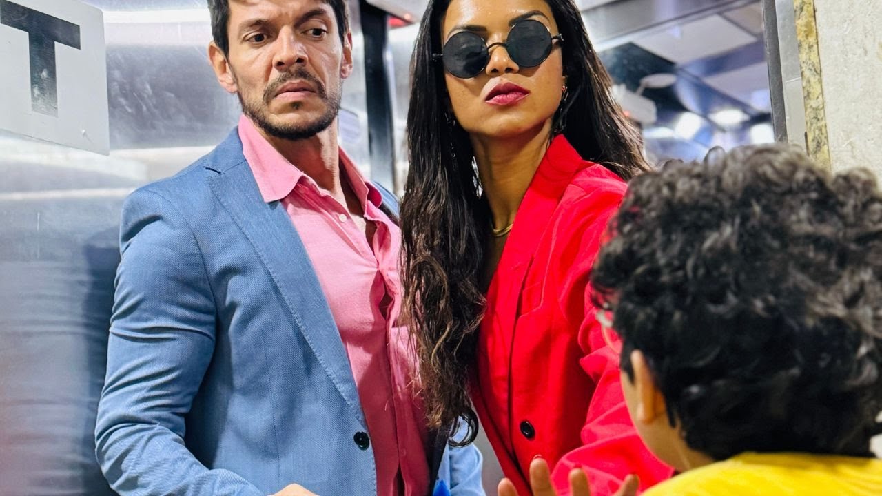 He was taken out of the elevator without knowing he was the boss 😱