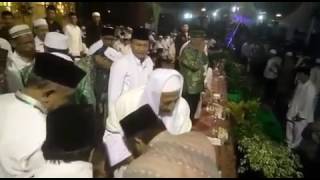 Download lagu KH. Said Aqil Siradj Cium Tangan Habib Lutfi mp3 Download lagu KH. Said Aqil Siradj Cium Tangan Habib Lutfi mp3