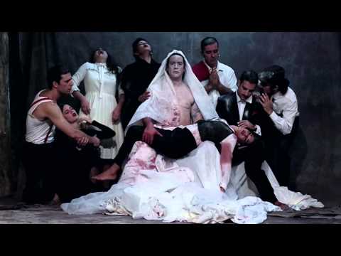 Στέλλα με τα κόκκινα γάντια spot