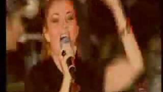 David Guetta &amp; Tara McDonald performing &quot;delirious&quot; live 2007