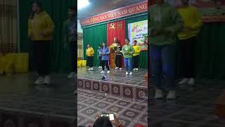 Tiết mục múa của chị đoàn xóm 10