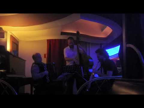 Antwerp Klezmer Band - Zemer Atik (live at café Kiebooms)