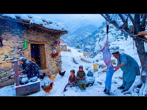 North Mountain Life in Winter 🏔️| A Cozy Snowy Day & Winter Cooking Far From Civilization (-63°C) ❄️