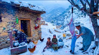 North Mountain Life in Winter 🏔️| A Cozy Snowy Day & Winter Cooking Far From Civilization (-63°C) ❄️