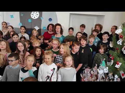 Vánoční pohodu přejí děti i průvodci ZŠ Labyrint...  Krásný rok 2023!