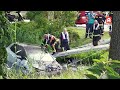 Auto te water langs Noorderkeerkring in Alphen aan den Rijn