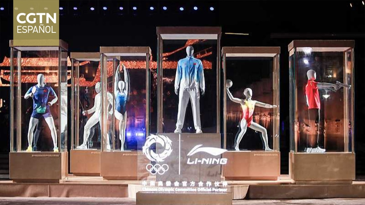El Comité Olímpico Chino presenta los uniformes de la delegación nacional para los Juegos Asiáticos