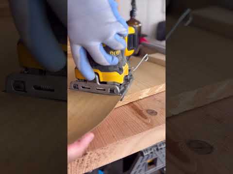 Quick Demo | How to change sandpaper for your Dewalt Sander #powertools #dewalt #sander #dewalttools