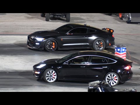 Shelby GT500 vs Tesla
