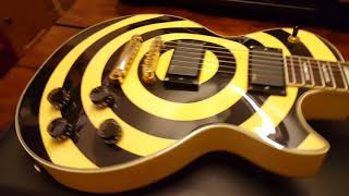 Video thumbnail for 2004 EPIPHONE ZAKK WYLDE LES PAUL CUSTOM SHOP ANTIQUE WHITE BULLSEYE KOREAN GUITAR UP CLOSE REVIEW by Essex Recording Studios