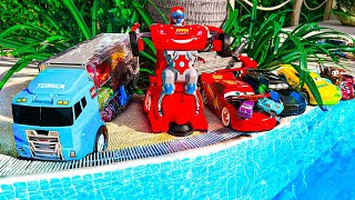 Looking for Disney Pixar Cars On the Rocky Road : Lightning McQueen, Mater, Dinoco McQueen, Mack