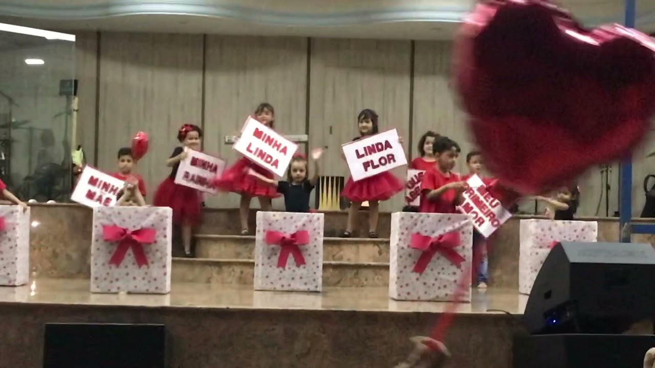 Apresentação dia das Mães Crianças