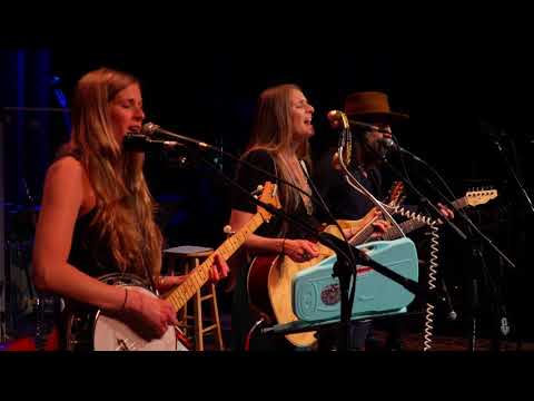 Shook Twins - Talkie Walkie (Live on eTown)
